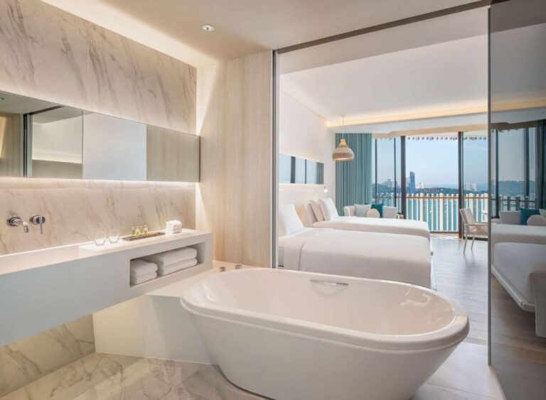 hilton pattaya bathroom beach road