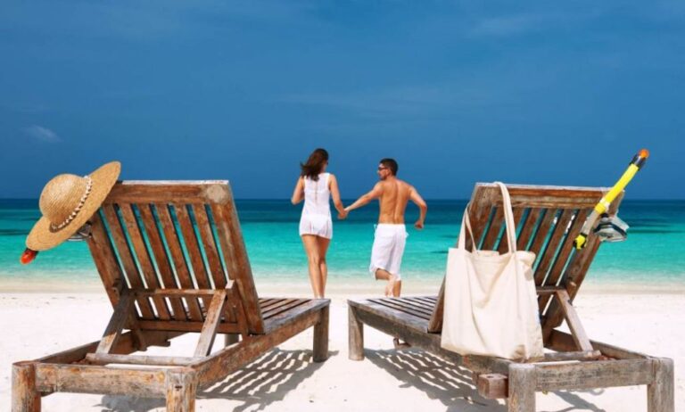 honeymoon in thailand couple on the beach