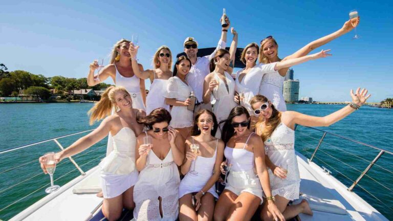 luxury boat tour thailand pattaya